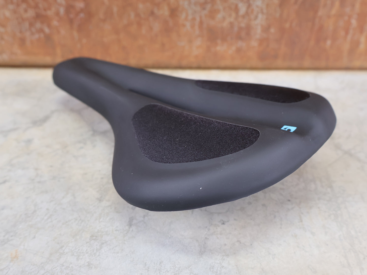 BONTRAGER COMMUTER FLUID SATTEL / FITNESS & CITY / FLUID-TECHNOLOGIE / BLENDR / SCHWARZ