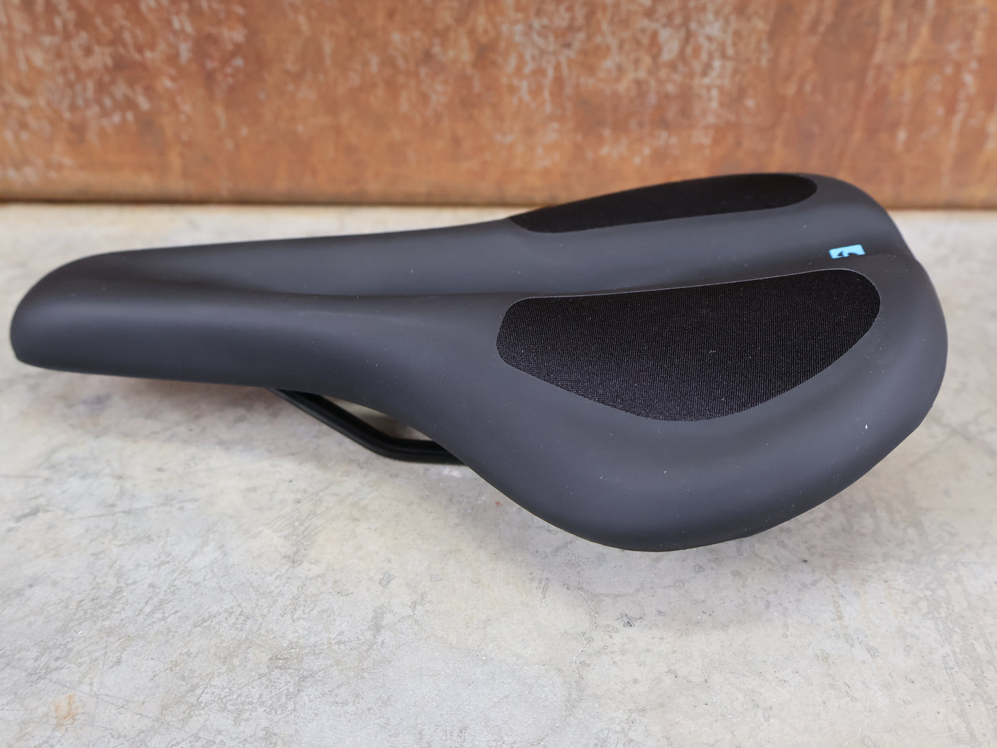 BONTRAGER COMMUTER FLUID SATTEL / FITNESS & CITY / FLUID-TECHNOLOGIE / BLENDR / SCHWARZ