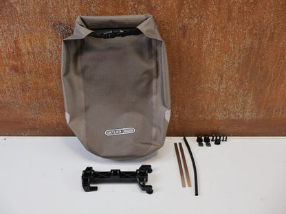 ORTLIEB FORK-PACK GABELTASCHE / WASSERDICHTE BIKEPACKING TASCHE / 5.8L / DARK SAND