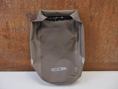 ORTLIEB FORK-PACK GABELTASCHE / WASSERDICHTE BIKEPACKING TASCHE / 5.8L / DARK SAND