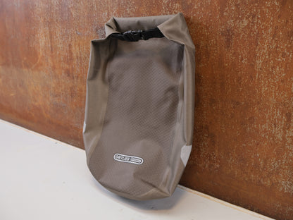 ORTLIEB FORK-PACK GABELTASCHE / WASSERDICHTE BIKEPACKING TASCHE / 5.8L / DARK SAND