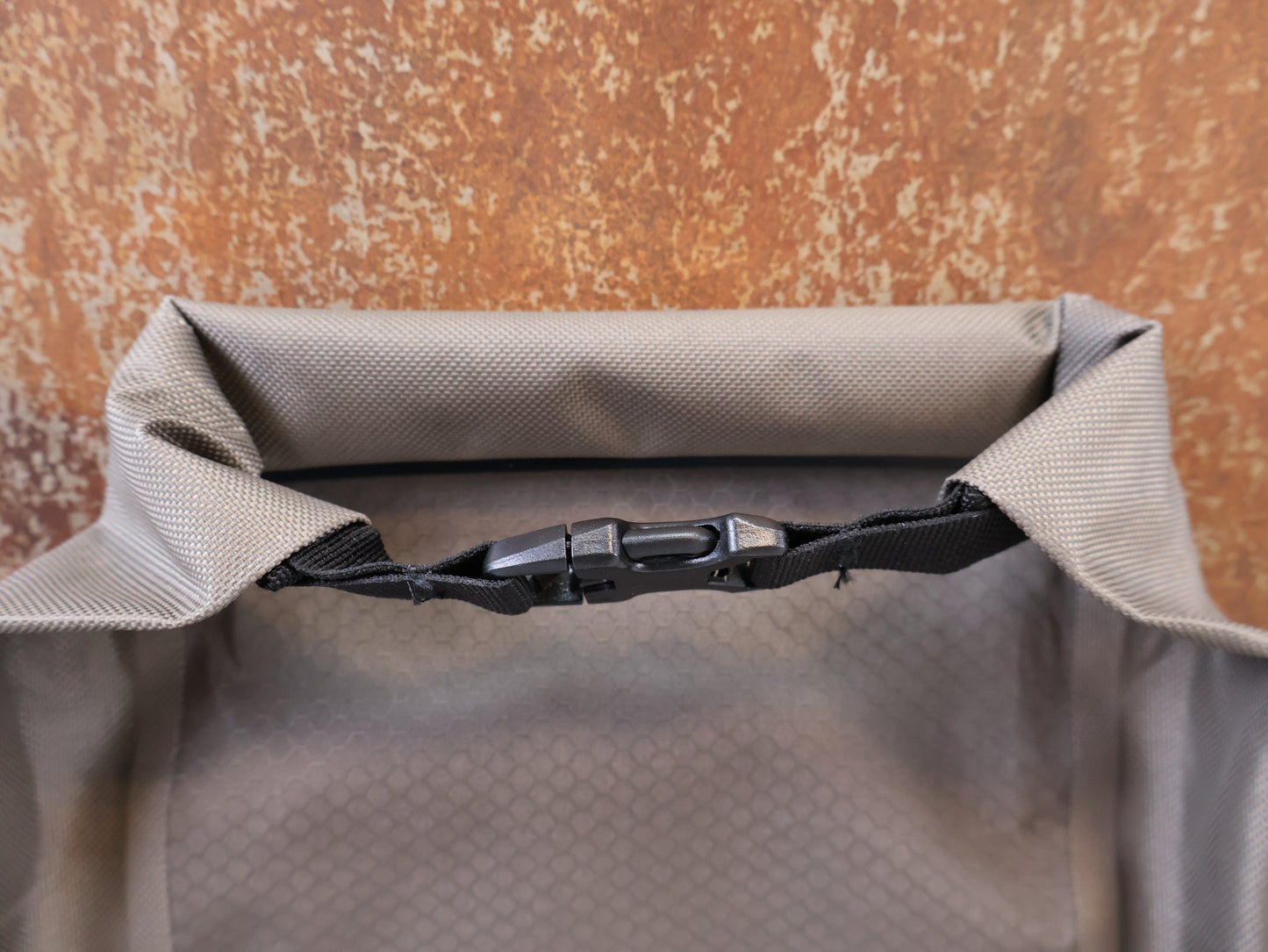 ORTLIEB FORK-PACK GABELTASCHE / WASSERDICHTE BIKEPACKING TASCHE / 5.8L / DARK SAND