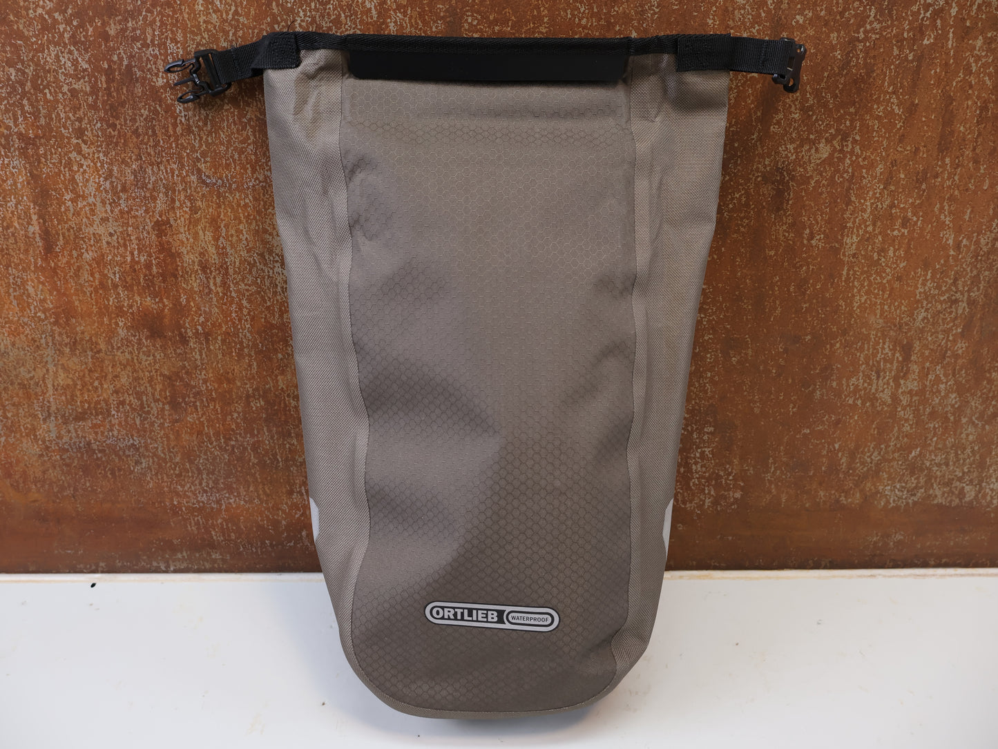 ORTLIEB FORK-PACK GABELTASCHE / WASSERDICHTE BIKEPACKING TASCHE / 5.8L / DARK SAND