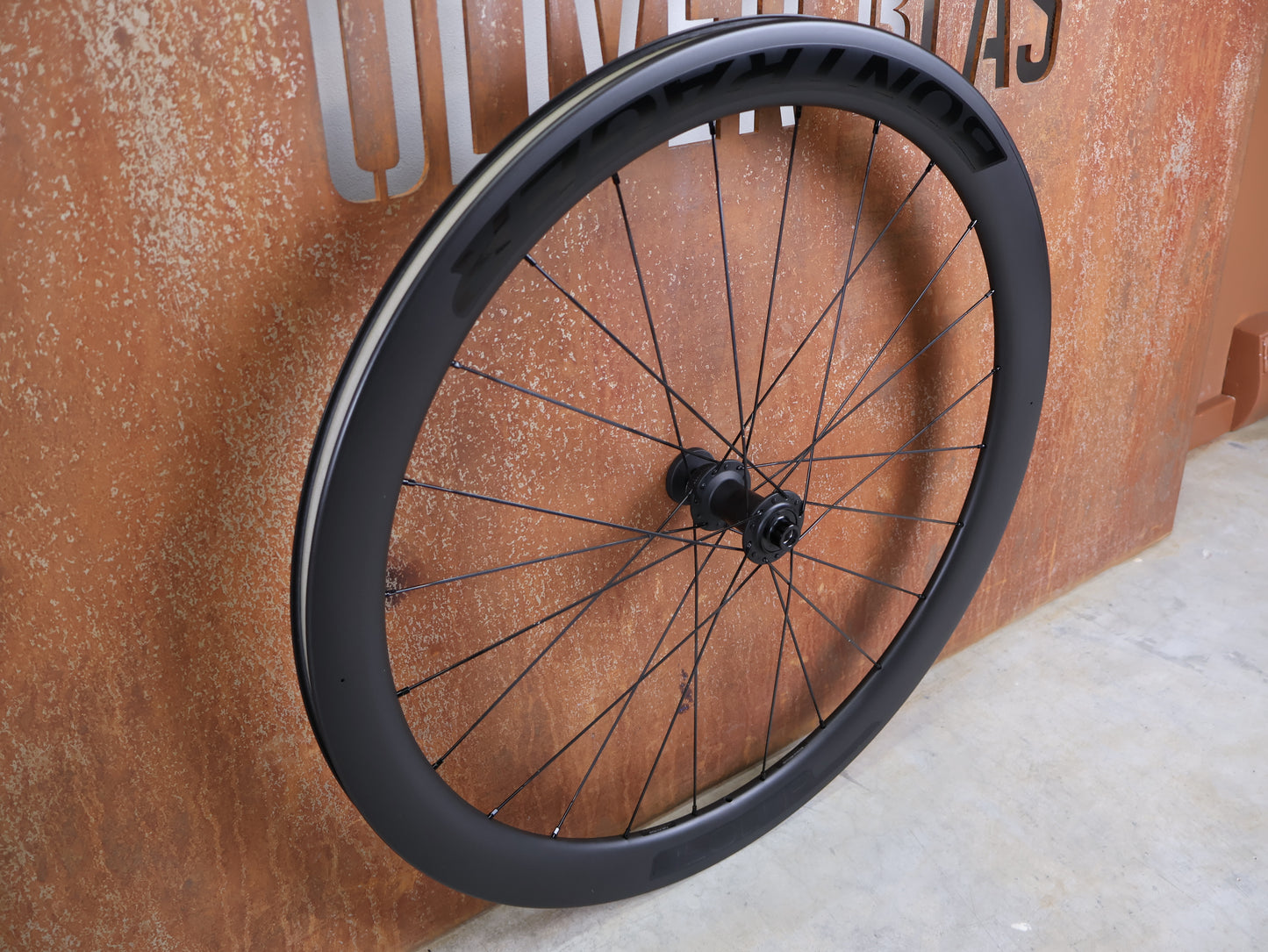 BONTRAGER AEOLUS ELITE 50 DISC LAUFRADSATZ / OCLV CARBON / 50 MM / ROAD / 1755G