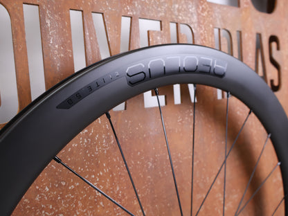 BONTRAGER AEOLUS ELITE 50 DISC LAUFRADSATZ / OCLV CARBON / 50 MM / ROAD / 1755G