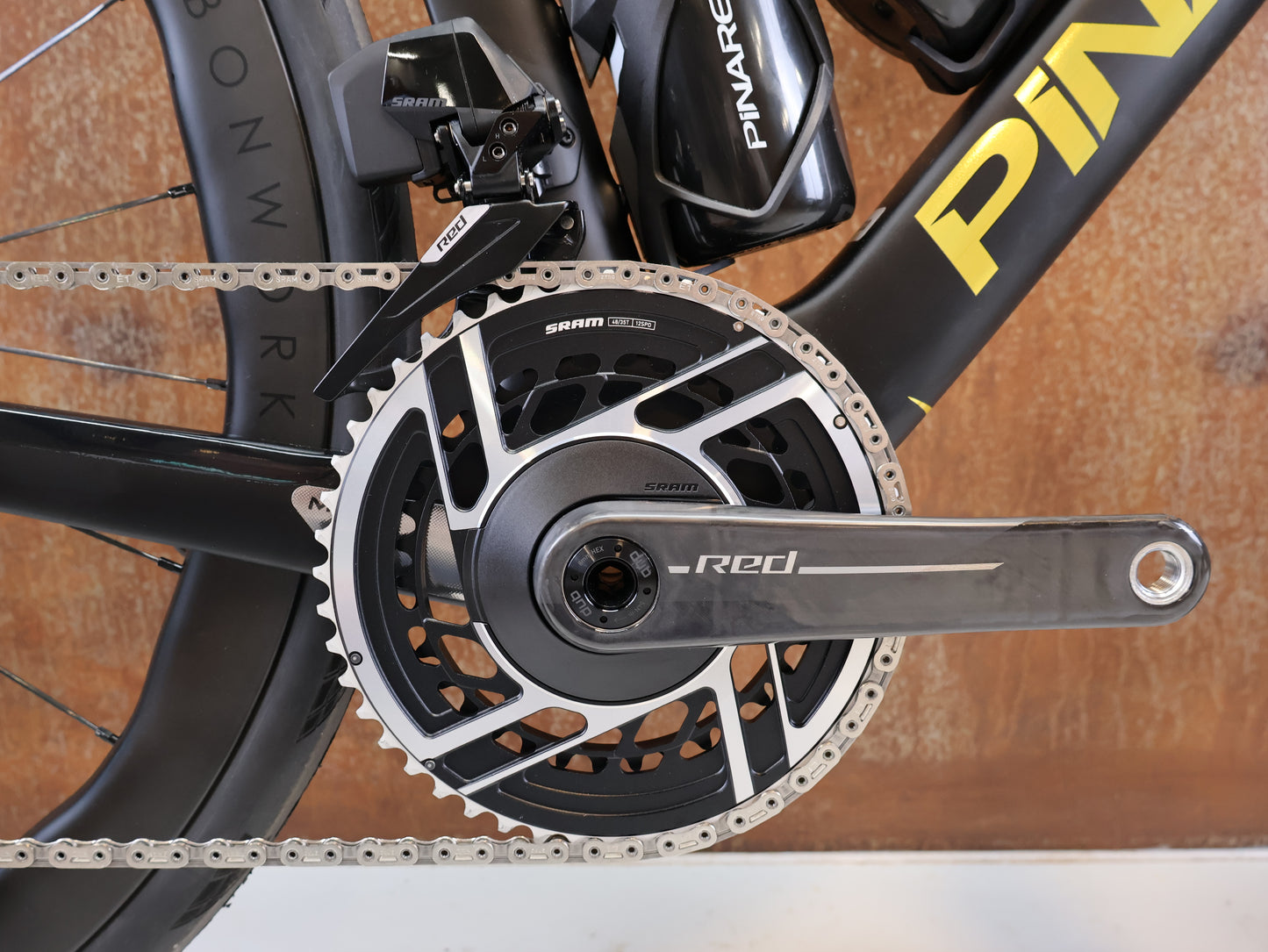 PINARELLO DOGMA X DISC RED AXS PRICETON GRIT 4540 / 53CM GOLD