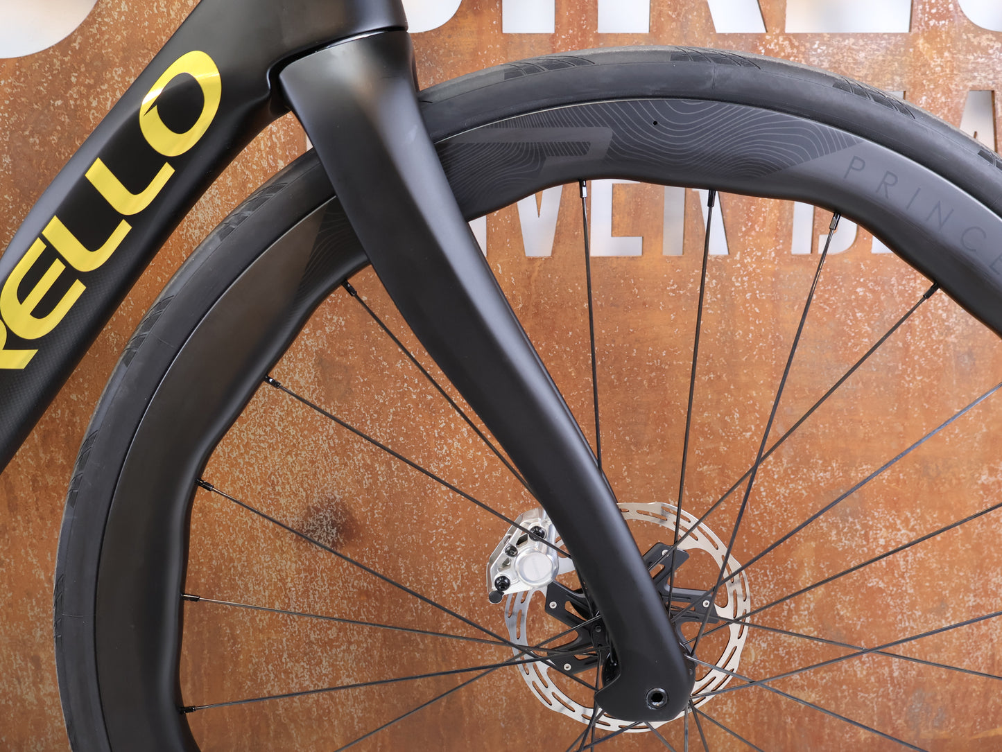 PINARELLO DOGMA X DISC RED AXS PRICETON GRIT 4540 / 53CM GOLD