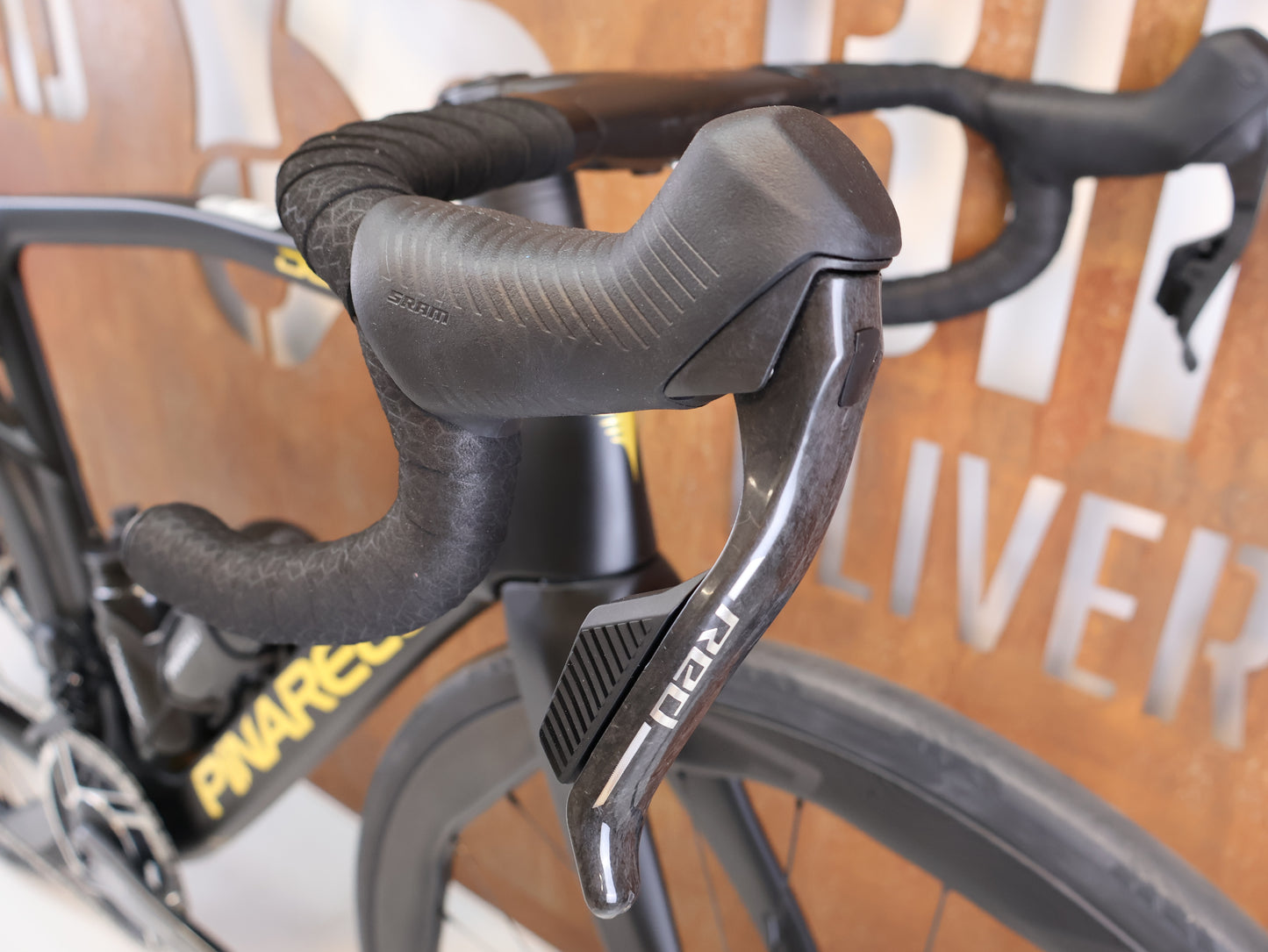 PINARELLO DOGMA X DISC RED AXS PRICETON GRIT 4540 / 53CM GOLD