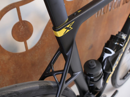 PINARELLO DOGMA X DISC RED AXS PRICETON GRIT 4540 / 53CM GOLD