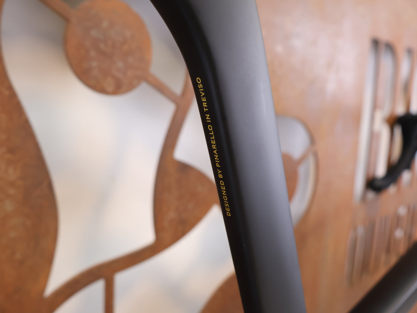 PINARELLO DOGMA X DISC RED AXS PRICETON GRIT 4540 / 53CM GOLD