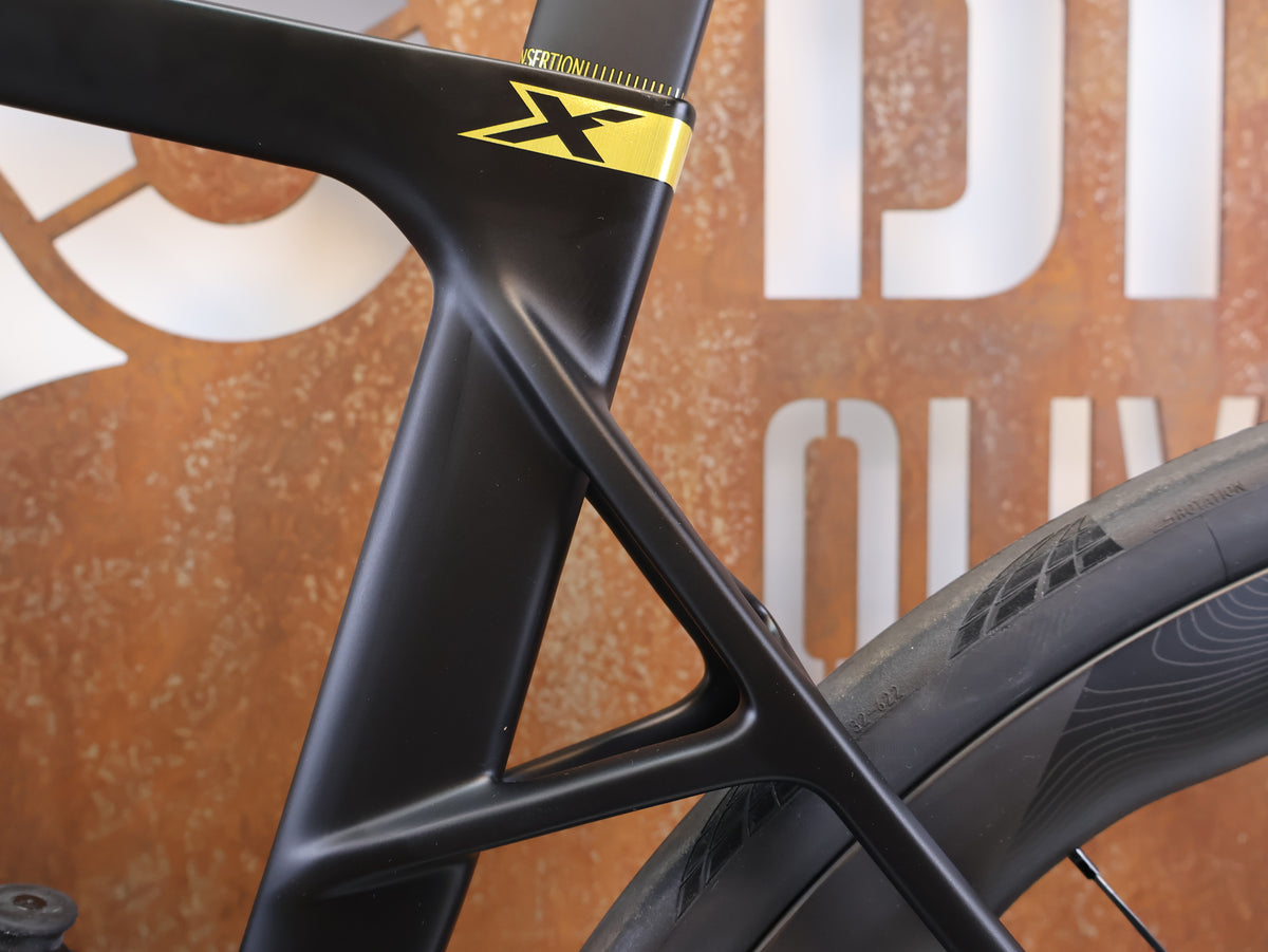 PINARELLO DOGMA X DISC RED AXS PRICETON GRIT 4540 / 53CM GOLD