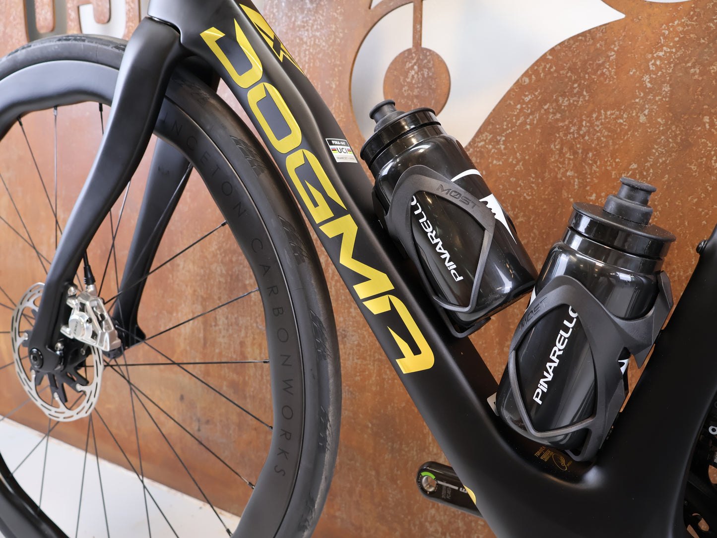 PINARELLO DOGMA X DISC RED AXS PRICETON GRIT 4540 / 53CM GOLD