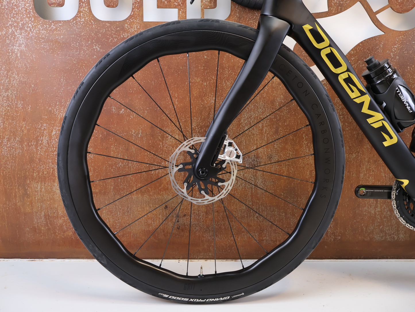 PINARELLO DOGMA X DISC RED AXS PRICETON GRIT 4540 / 53CM GOLD