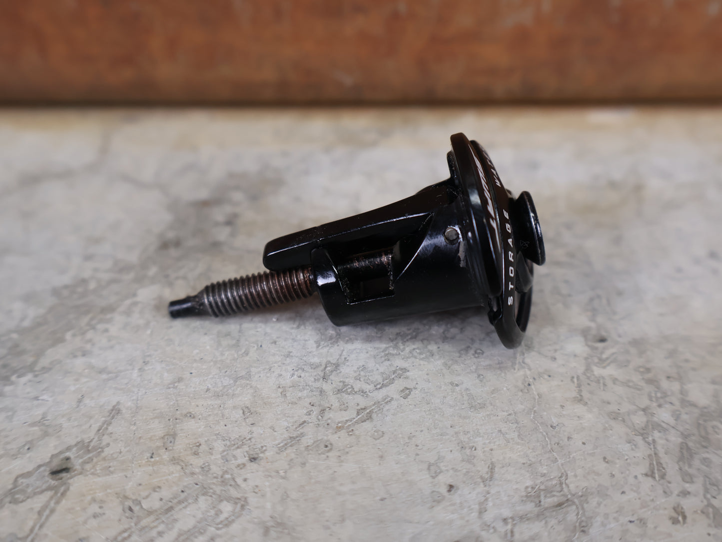 SPECIALIZED SWAT TOP CAP CHAIN TOOL / CHAIN BREAKER / STEERER TUBE INTEGRATION