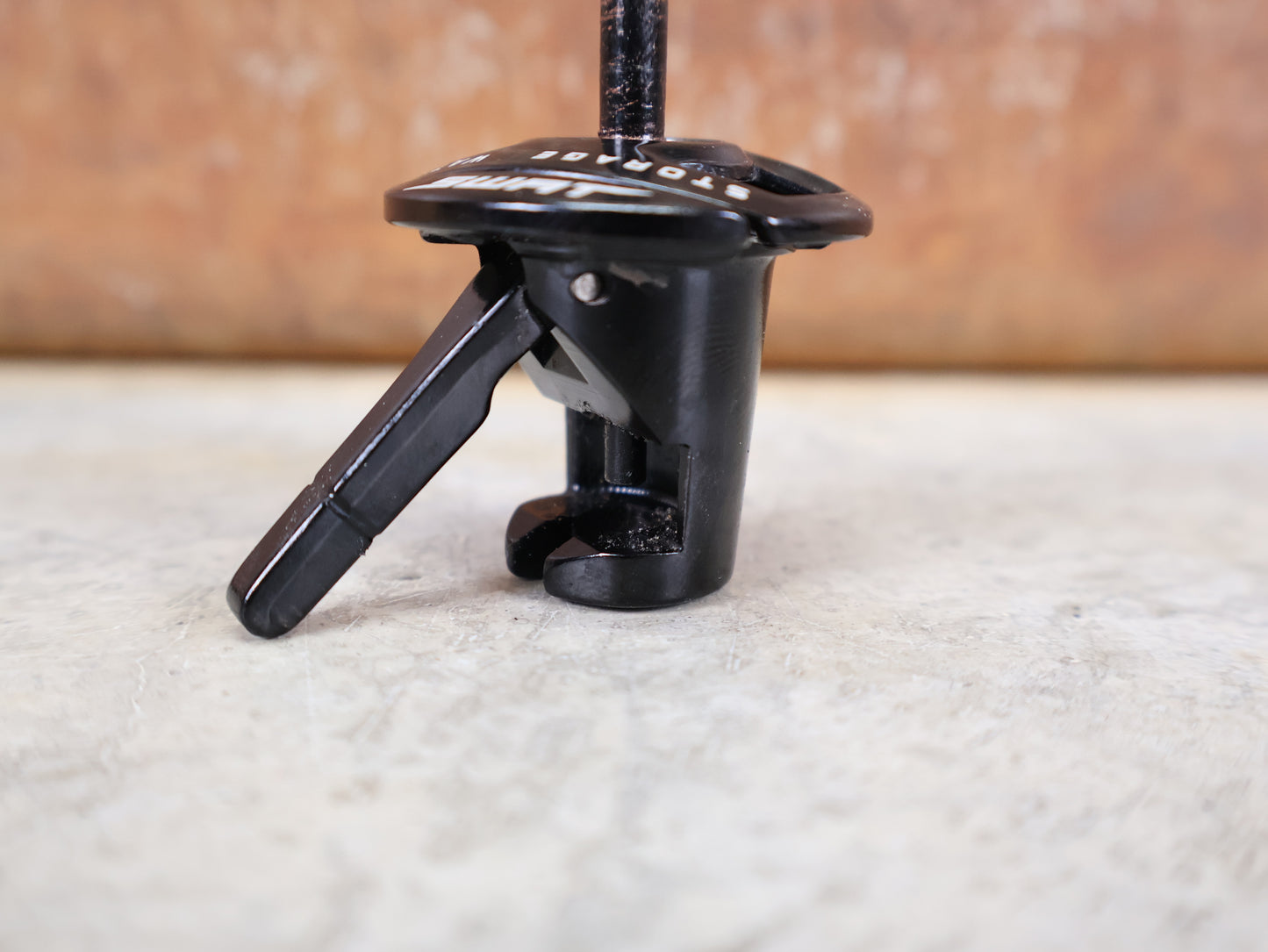 SPECIALIZED SWAT TOP CAP CHAIN TOOL / CHAIN BREAKER / STEERER TUBE INTEGRATION