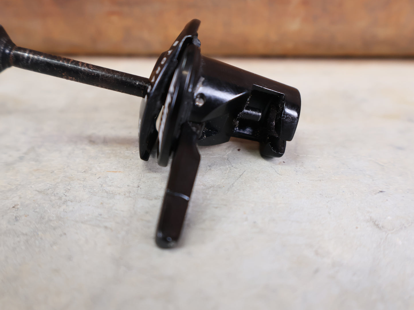 SPECIALIZED SWAT TOP CAP CHAIN TOOL / CHAIN BREAKER / STEERER TUBE INTEGRATION