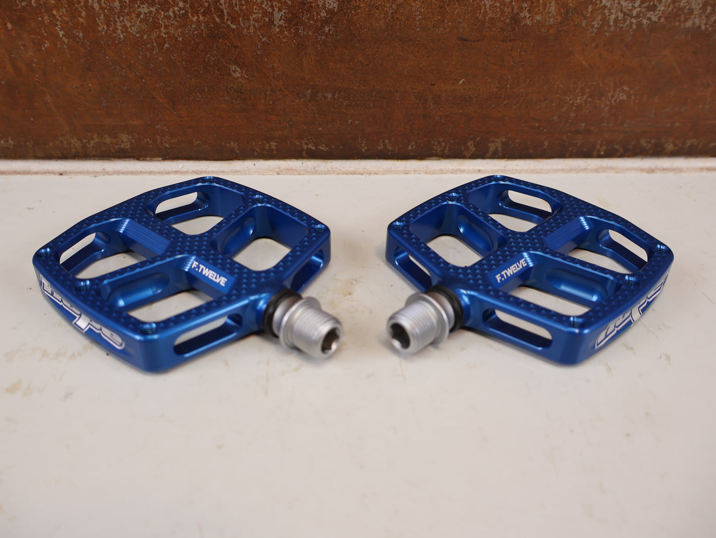 HOPE F12 KINDER PEDALE BLAU CNC FLAT PEDALS 9/16 ZOLL OHNE PINS