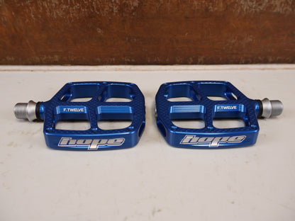 HOPE F12 KINDER PEDALE BLAU CNC FLAT PEDALS 9/16 ZOLL OHNE PINS
