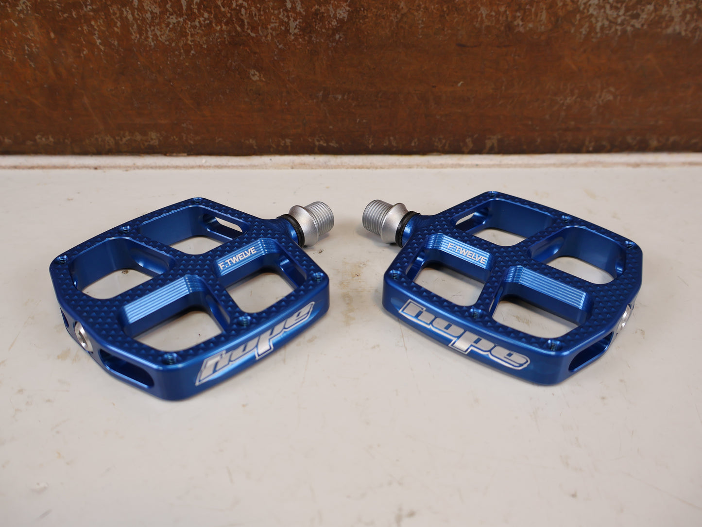 HOPE F12 KINDER PEDALE BLAU CNC FLAT PEDALS 9/16 ZOLL OHNE PINS
