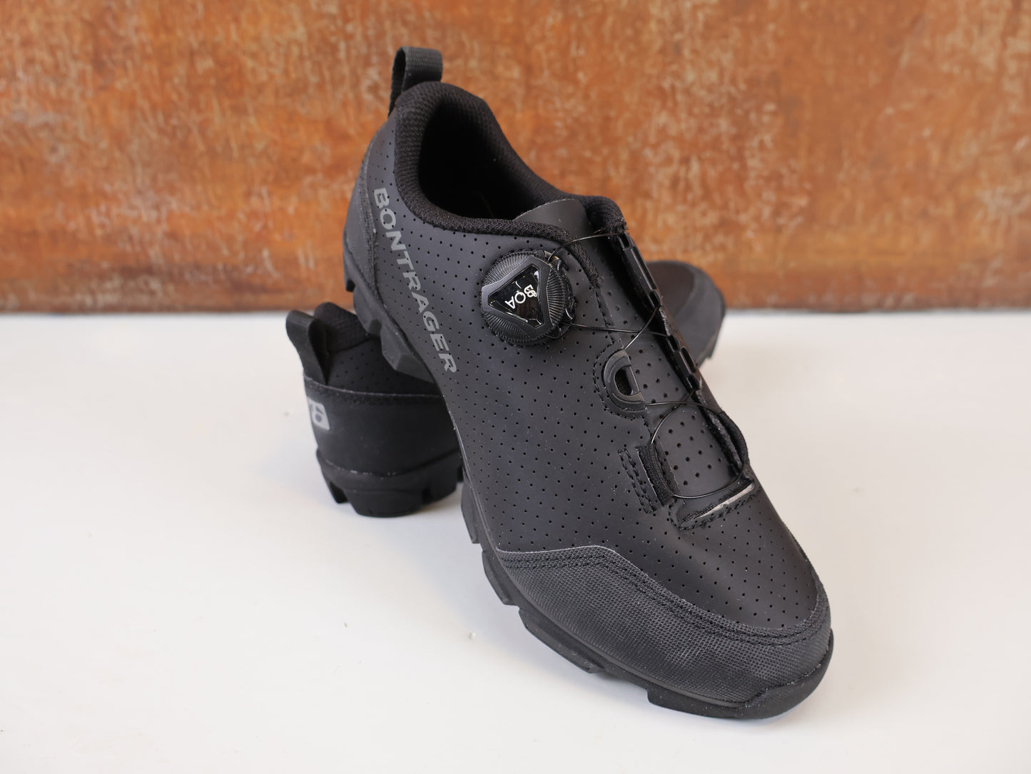 BONTRAGER EVOKE MTB SHOE / BOA L6 / GNARGUARD / SIZE 37 / BLACK