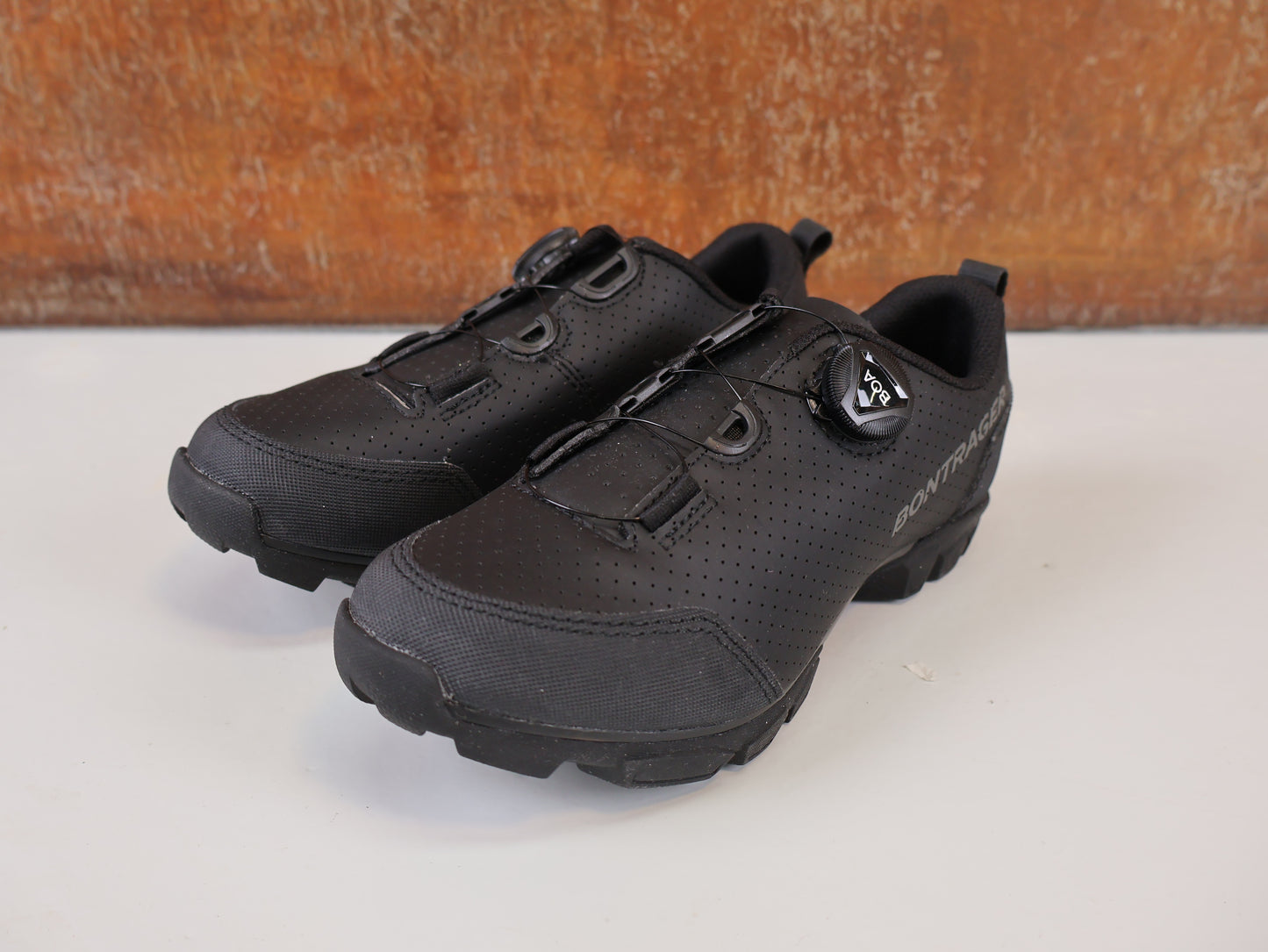 BONTRAGER EVOKE MTB SHOE / BOA L6 / GNARGUARD / SIZE 37 / BLACK