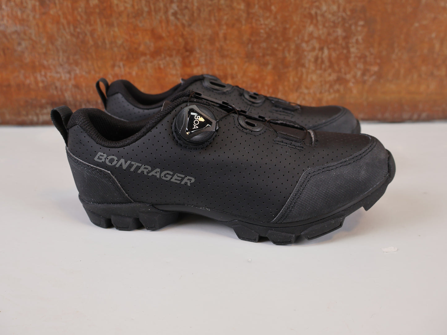 BONTRAGER EVOKE MTB SHOE / BOA L6 / GNARGUARD / SIZE 37 / BLACK