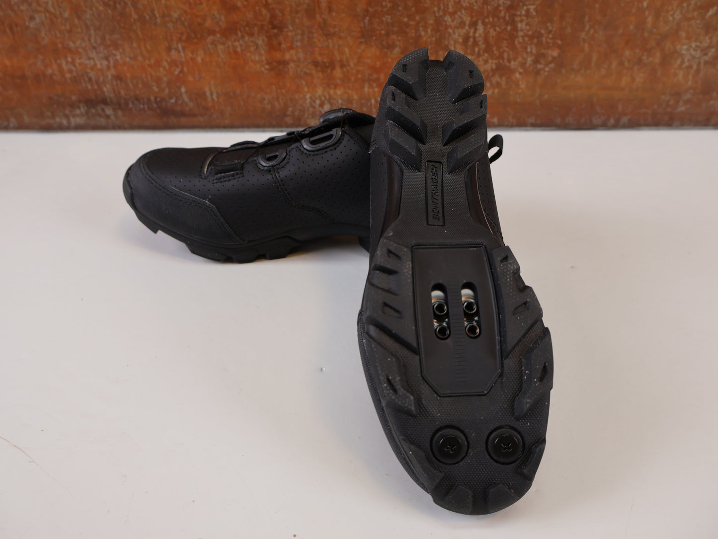 BONTRAGER EVOKE MTB SHOE / BOA L6 / GNARGUARD / SIZE 37 / BLACK