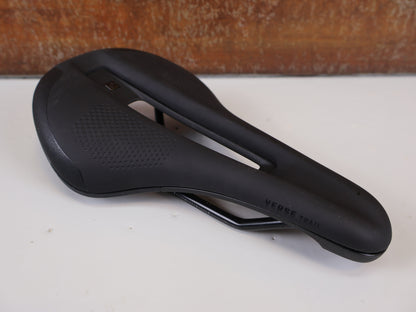 BONTRAGER VERSE SHORT ELITE TRAIL SADDLE / 145 MM / WING FLEX / AUSTENITE STEEL