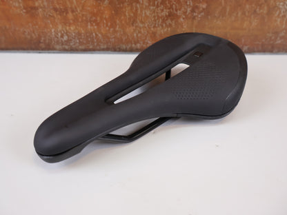 BONTRAGER VERSE SHORT ELITE TRAIL SADDLE / 145 MM / WING FLEX / AUSTENITE STEEL