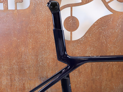 TREK MADONE SLR GEN 8 RAHMENSET NAVY SMOKE / M / PROJECT ONE