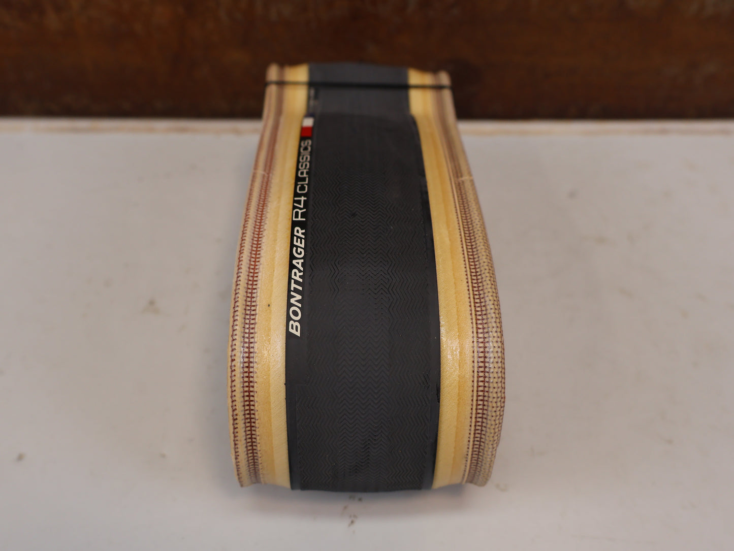 BONTRAGER R4 CLASSICS HARD-CASE LITE RENNREIFEN / 700X28C 28-622 / TANWALL