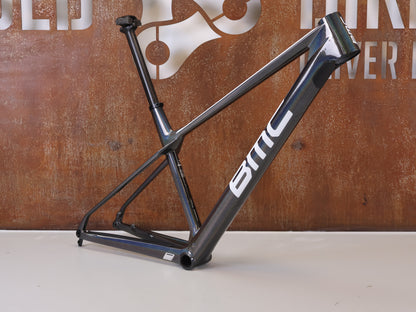 BMC TWOSTROKE 01 RAHMENSET / GRÖSSE L / ANTHRACITE PRISMA / WHITE / 1390G