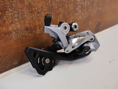 SHIMANO 105 RD-R7000 SCHALTWERK GS SILBER / 2X11-FACH / MITTELLANG BIS 34Z