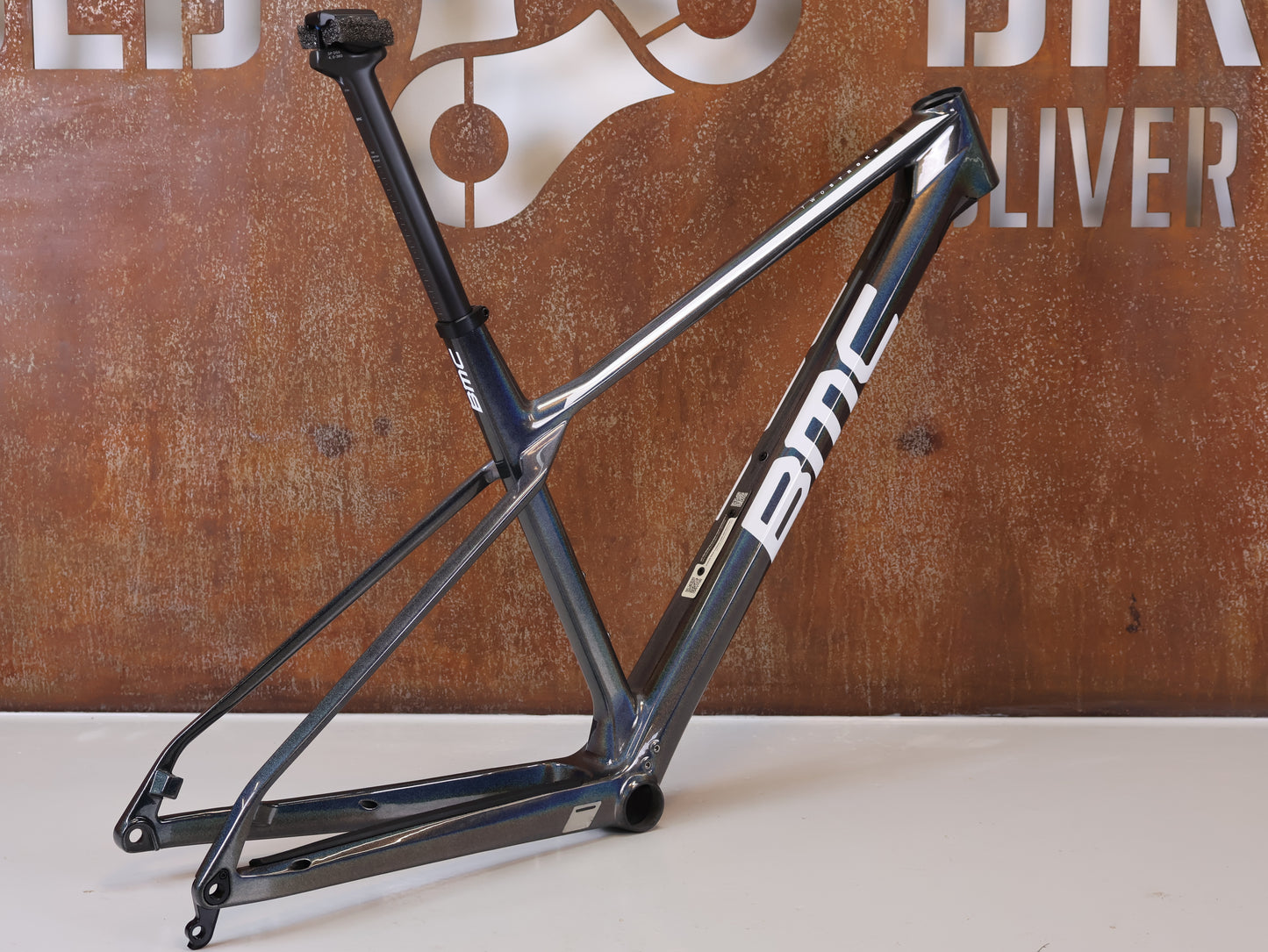 BMC TWOSTROKE 01 RAHMENSET / GRÖSSE L / ANTHRACITE PRISMA / WHITE / 1390G