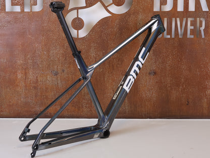 BMC TWOSTROKE 01 RAHMENSET / GRÖSSE L / ANTHRACITE PRISMA / WHITE / 1390G