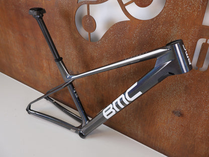 BMC TWOSTROKE 01 RAHMENSET / GRÖSSE L / ANTHRACITE PRISMA / WHITE / 1390G
