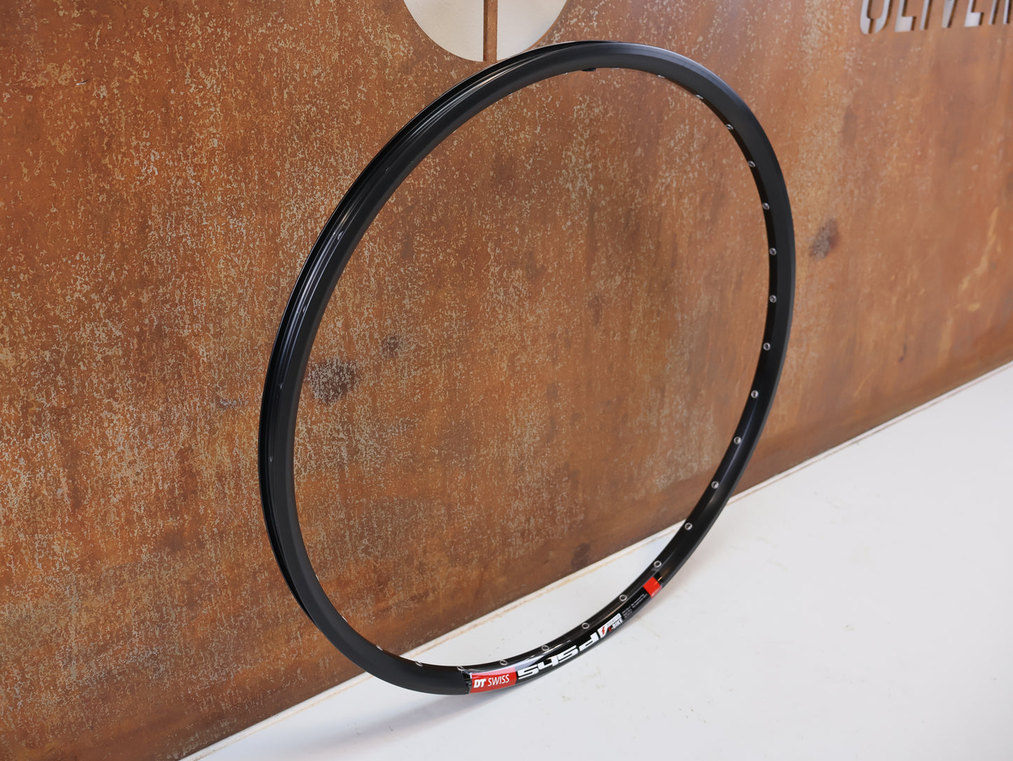 DT SWISS 545 D / DISC FELGE 26 ZOLL 32 LOCH SCHWARZ / E-BIKE & TREKKING