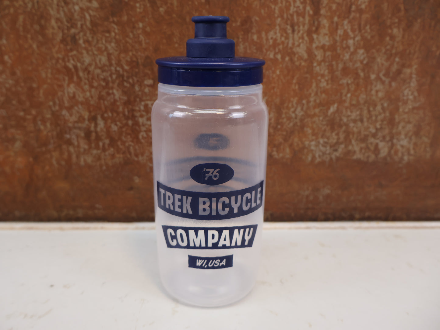 TREK FLY WASSERFLASCHE 550ML / TRINKFLASCHE IN DARK BLUE/CLEAR