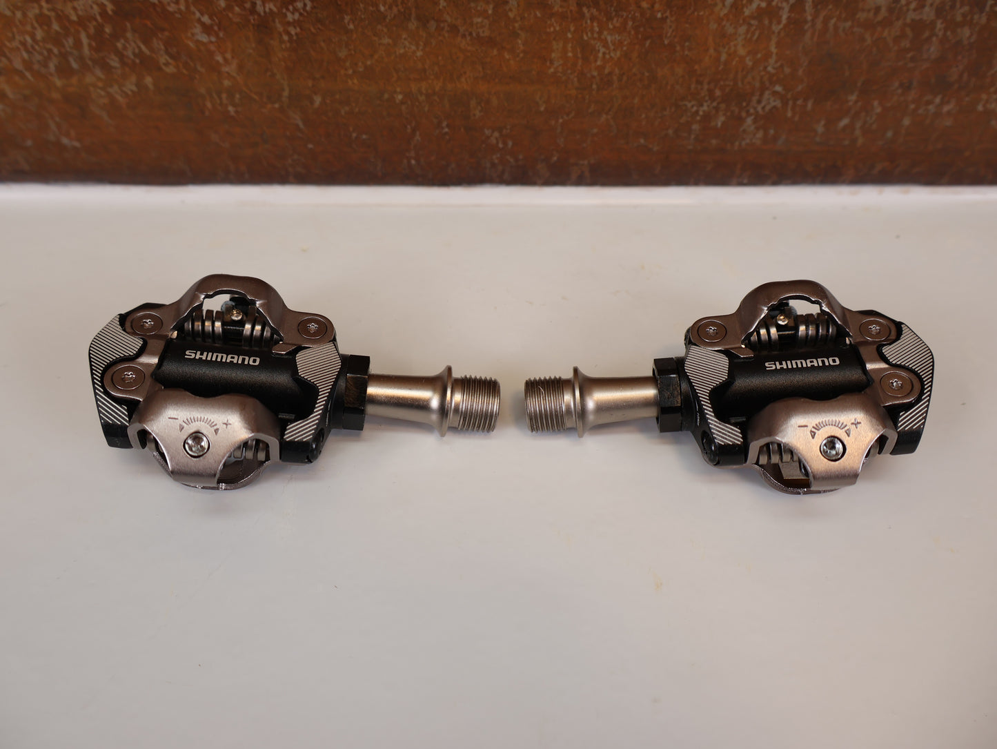 SHIMANO DEORE XT PD-M8100 SPD-PEDALE / XC-RACE / INKL. SM-SH51 CLEATS / 342G