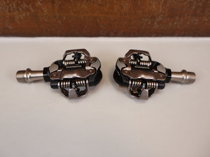 SHIMANO DEORE XT PD-M8100 SPD-PEDALE / XC-RACE / INKL. SM-SH51 CLEATS / 342G