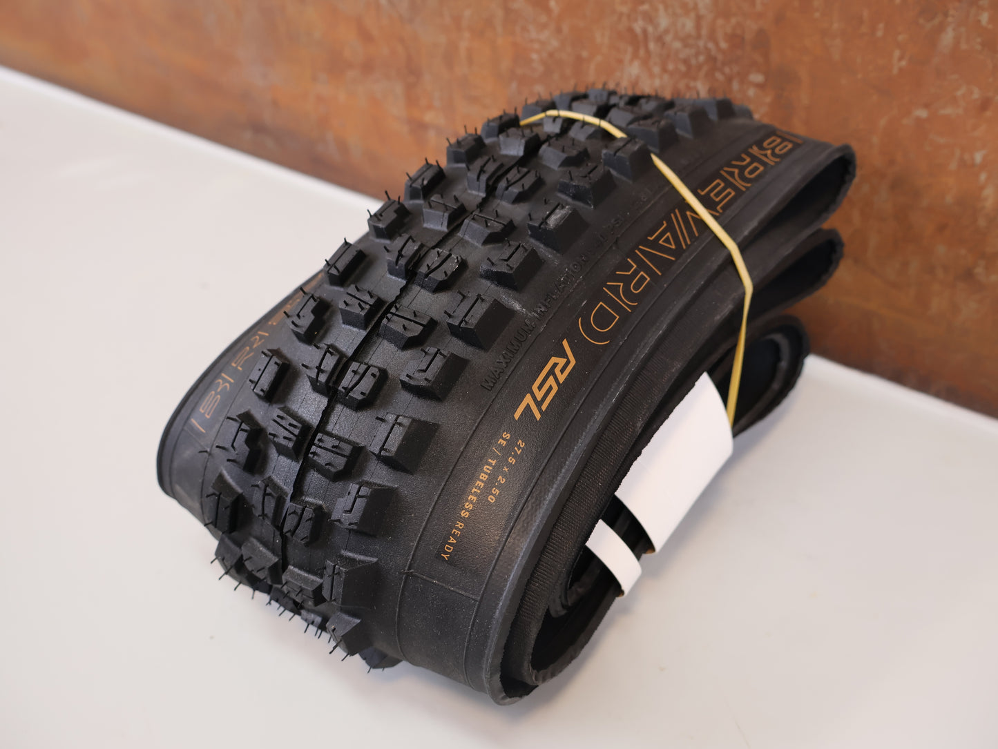 BONTRAGER BREVARD RSL SE TLR / 27.5" X 2.5" / MTB TIRE / TRIPLE COMPOUND / 1255G
