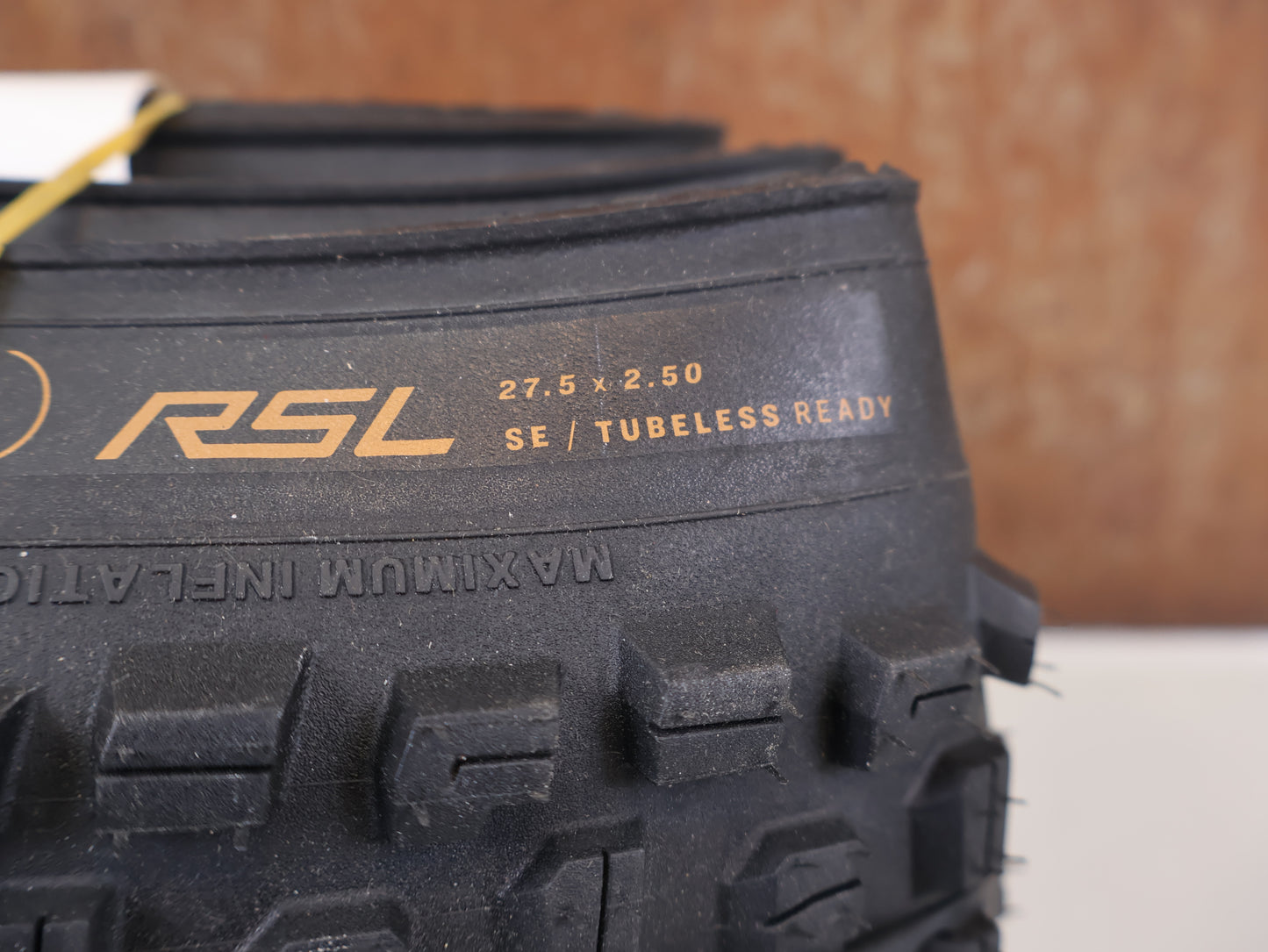 BONTRAGER BREVARD RSL SE TLR / 27.5" X 2.5" / MTB TIRE / TRIPLE COMPOUND / 1255G