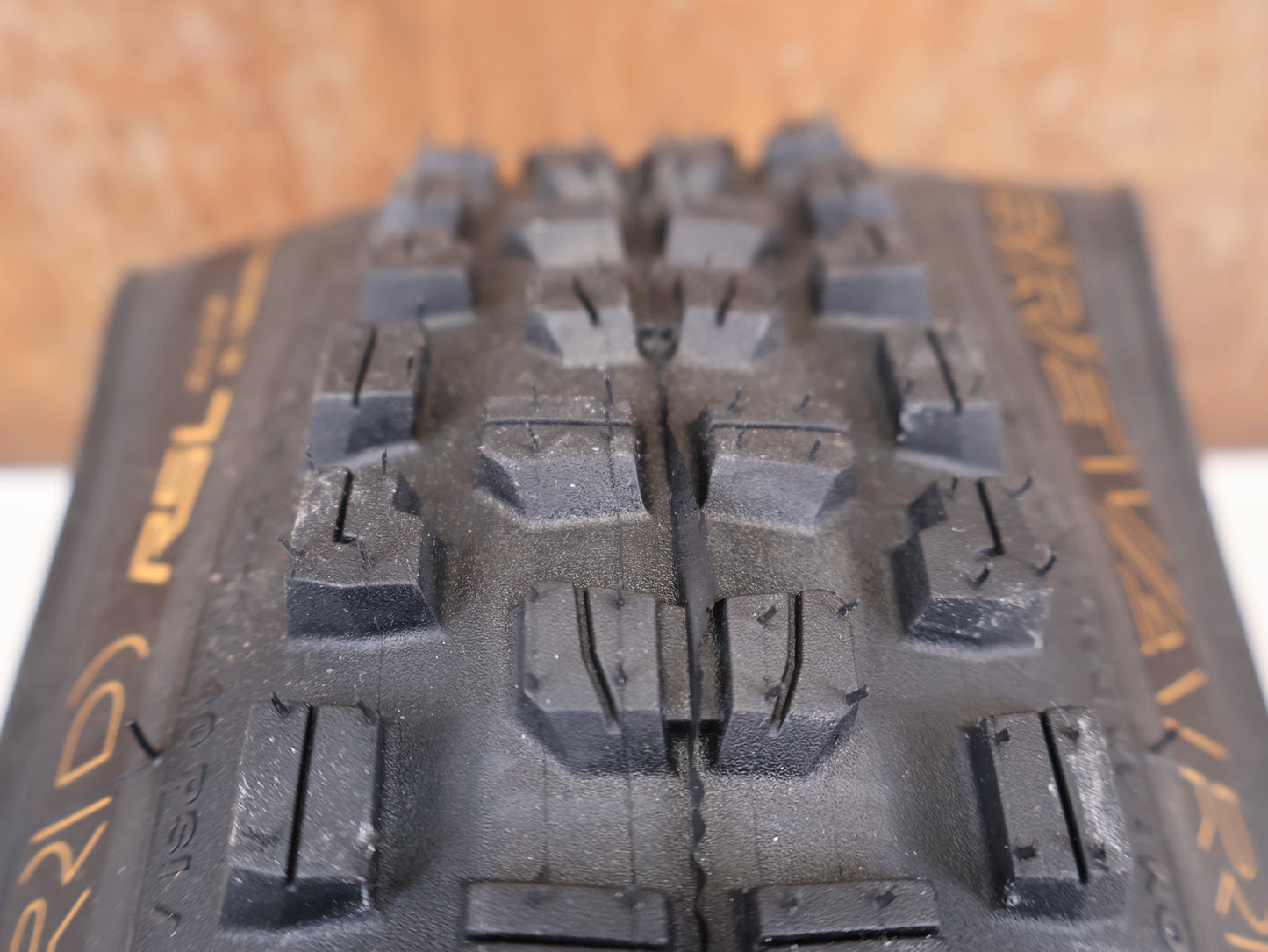 BONTRAGER BREVARD RSL SE TLR / 27.5" X 2.5" / MTB TIRE / TRIPLE COMPOUND / 1255G