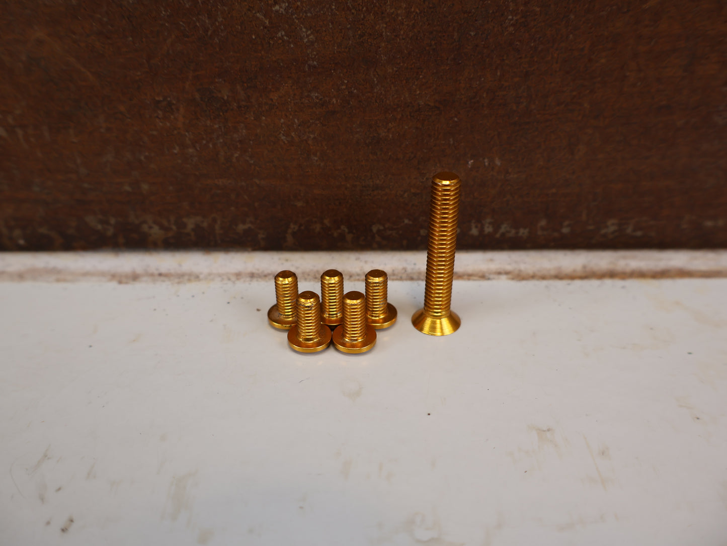 CARBON TI UPGRADE KIT SCHRAUBEN FLASCHENHALTER & TOP CAP GOLD