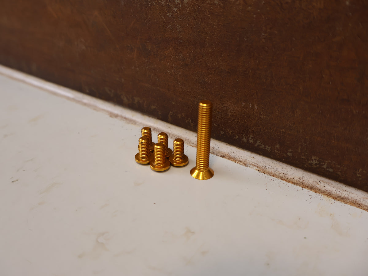 CARBON TI UPGRADE KIT SCHRAUBEN FLASCHENHALTER & TOP CAP GOLD