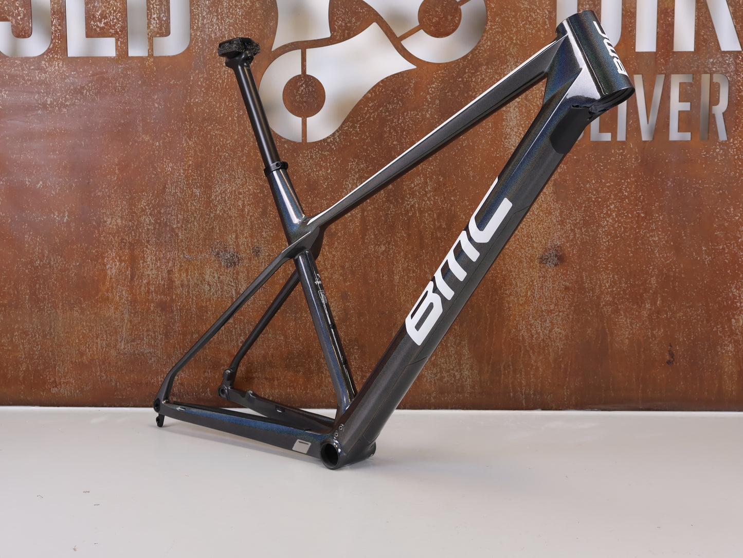 BMC TWOSTROKE 01 RAHMENSET / GRÖSSE XL / ANTHRACITE PRISMA / WHITE / 1490G