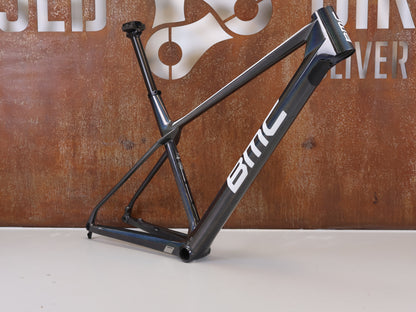 BMC TWOSTROKE 01 RAHMENSET / GRÖSSE XL / ANTHRACITE PRISMA / WHITE / 1490G