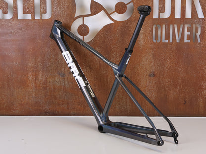BMC TWOSTROKE 01 RAHMENSET / GRÖSSE XL / ANTHRACITE PRISMA / WHITE / 1490G