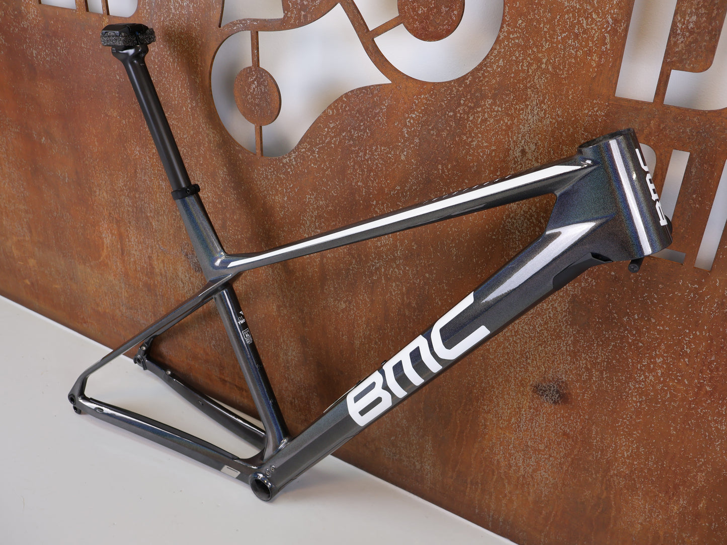 BMC TWOSTROKE 01 RAHMENSET / GRÖSSE XL / ANTHRACITE PRISMA / WHITE / 1490G