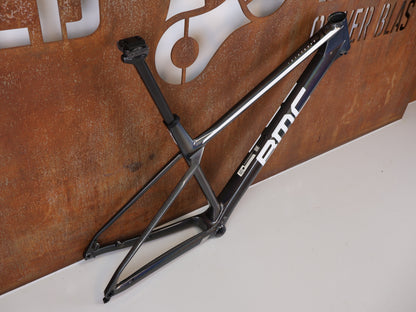 BMC TWOSTROKE 01 RAHMENSET / GRÖSSE XL / ANTHRACITE PRISMA / WHITE / 1490G